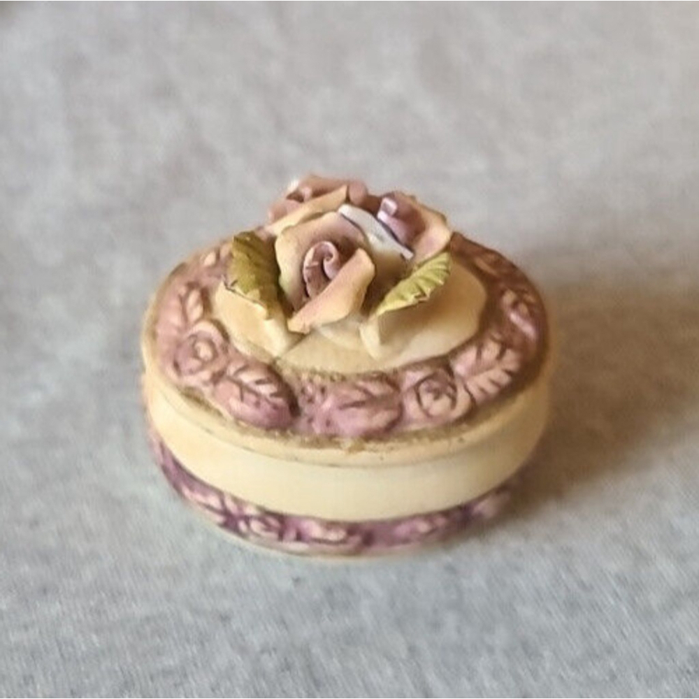 Vintage Round Trinket Box with Roses on Top